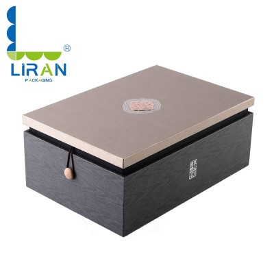 magnetic closure white kraft paper giftbox for apparel packaging